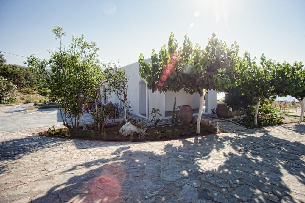 Artemis Seafront Apartments Petres  Exterior photo