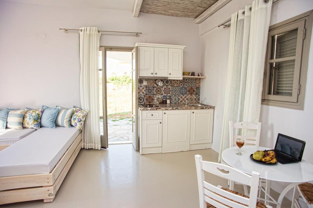 Artemis Seafront Apartments Petres  Room photo