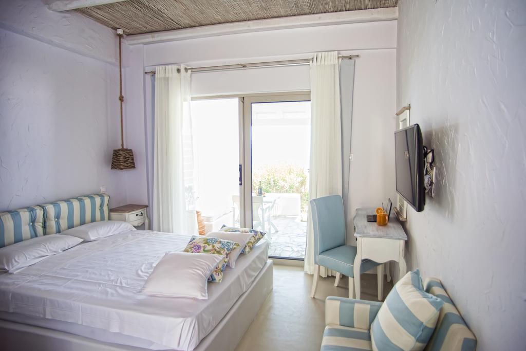 Artemis Seafront Apartments Petres  Room photo