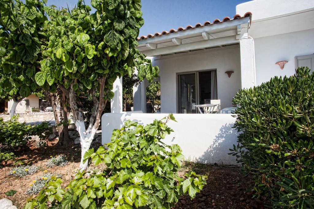 Artemis Seafront Apartments Petres  Exterior photo