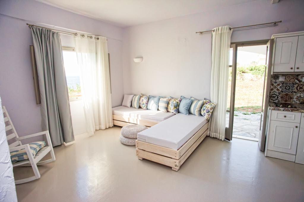 Artemis Seafront Apartments Petres  Exterior photo